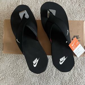 Nike men’s flip flops. NWT size 13